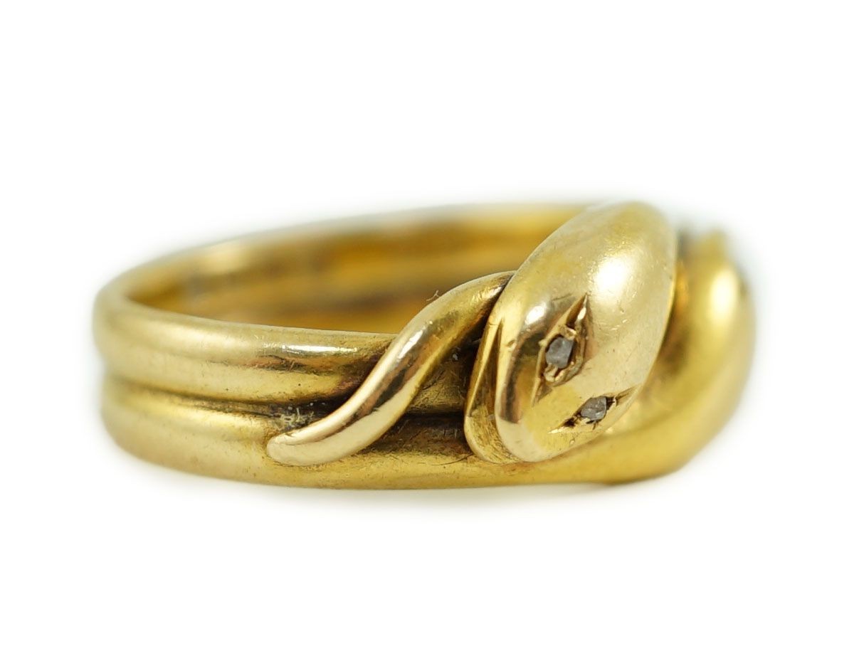 An Edwardian 18ct gold entwined twin serpent ring